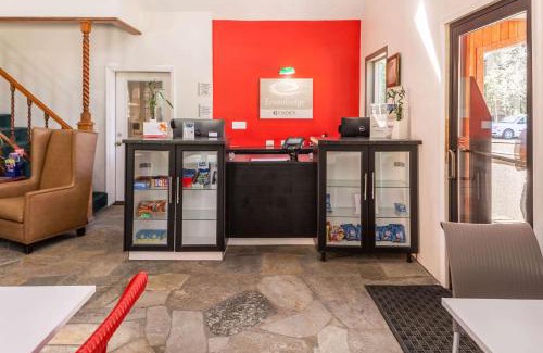 South Lake Tahoe Hotel | Econo Lodge Inn & Suites Heavenly Village Area