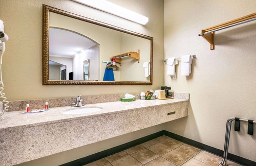 Horn Lake Hotel | Econo Lodge Inn & Suites Horn Lake - Southhaven