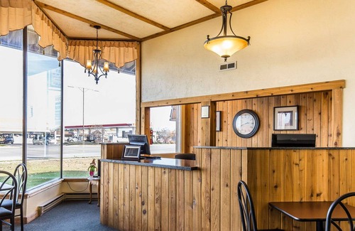 Kalispell Hotel | Econo Lodge Inn & Suites Kalispell - Glacier National Park Gateway