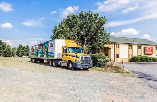 Matthews Hotel | Econo Lodge Inn & Suites Matthews - Charlotte
