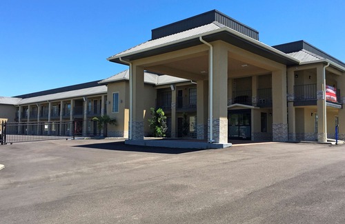 Greater Belhaven Hotel | Econo Lodge Inn & Suites