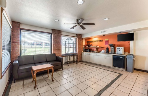 McKinney Hotel | Econo Lodge Inn & Suites
