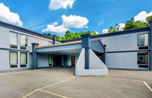 Bradley Cabina | Econo Lodge Mt Hope - Beckley
