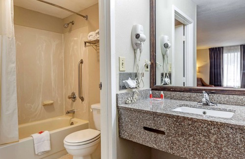 North Charleston Hotel | Econo Lodge North