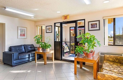 Norwalk Hotel | Econo Lodge Norwalk