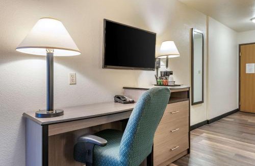 Pueblo Cabina | Econo Lodge Pueblo North