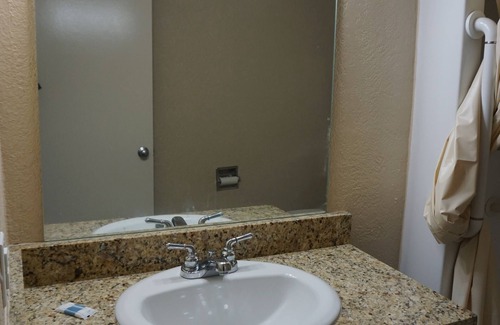 North San Antonio - SAT Hotel | Econo Lodge San Antonio Northeast I-35