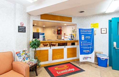 Utica Hotel | Econo Lodge Utica