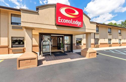 Iselin Cabina | Econo Lodge Woodbridge