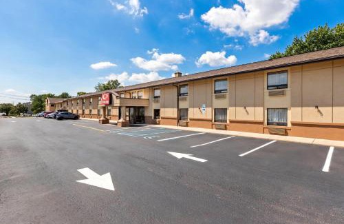 Iselin Cabina | Econo Lodge Woodbridge