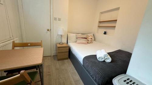 Shepherd's Bush Casa | Economic room Sheperds Bush - hotel-like room