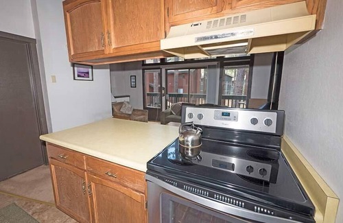 Tahoe Keys Condominio | Condominio económico para esquiadores - ¡A solo pasos de Heavenly Ski Resort! Bañera de hidromasaje comunitaria - 19CS ~