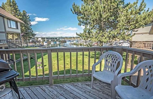 Tahoe Keys Condominio | Economical Waterfront Condo for 6 with Great Views of the Marina - 86A~