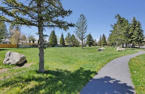 Tahoe Keys Condominio | Economical Waterfront Condo for 6 with Great Views of the Marina - 86A~