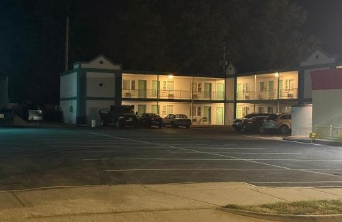 Belleville Hotel | Economy Inn
