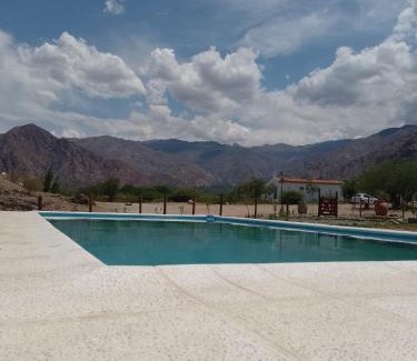 Cafayate Chalet De Esquí | Ecos de Montaña Cabañas