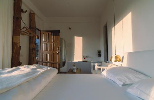 Kaul Casa | Ecstacy bathtub rooms and cafe - Mukteshwar Homestay