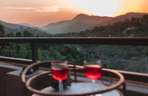 Kaul Casa | Ecstacy bathtub rooms and cafe - Mukteshwar Homestay
