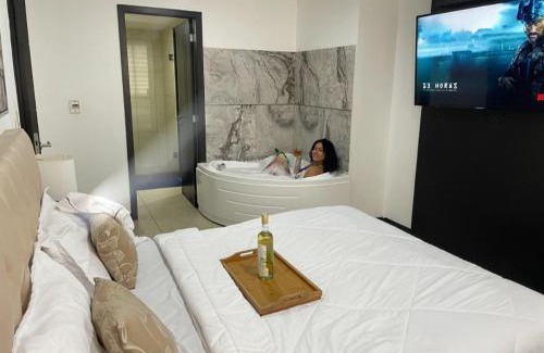 Puerto Santa Ana Apartamento | Ecusuites Jacuzzi Preference 7 Vista al Río