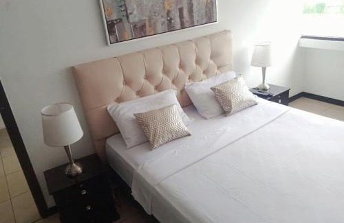 Puerto Santa Ana Apartamento | Ecusuites Jacuzzi Preference 7 Vista al Río