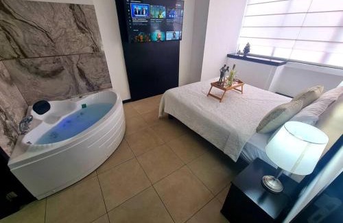 Puerto Santa Ana Apartamento | Ecusuites Jacuzzi Preference 7 Vista al Río