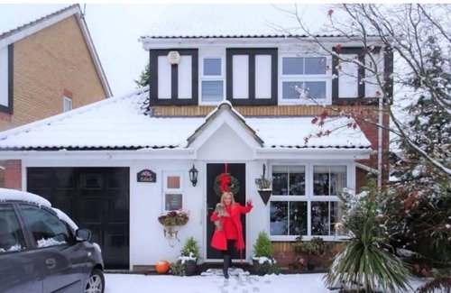 Watford Casa | Edale...in Hertfordshire countryside. 15 minute train to London.