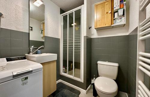 Les Carroz-d'Araches Apartamento | Edelweiss Résidence plein centre de la station rez de chaussée 50 m des navettes gratuites belle terrasse et grand parking privé en sous sol