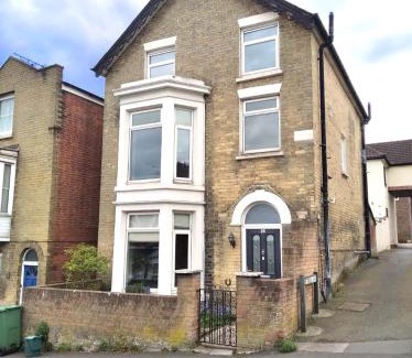 Cowes Casa | Eden Cottage - 9 Guests, Sea Views, Central Cowes, Ferry Deal