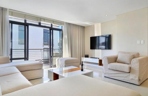 Big Bay Apartamento | Eden On The Bay 238 by HostAgents