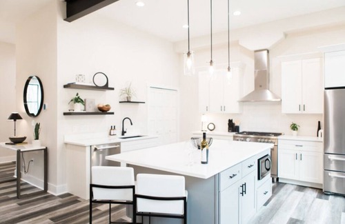 Walnut Hills Casa | Eden's Edge-- Luxury home 5 Minutes to Downtown, and steps to Eden Park!