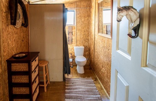 Upper Moutere Casa | Eden's Rustic Retreat - Upper Moutere Holiday Cabin