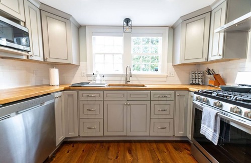 Edenton Casa | Edenton Historic District, Walk Downtown, Dogs Welcome, Fenced Yard!