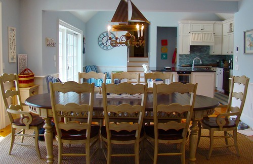 Edgartown Casa | Retiro Edgartown. A pie de la ciudad. Piscina climatizada y casa de huéspedes! Renovado recientemente