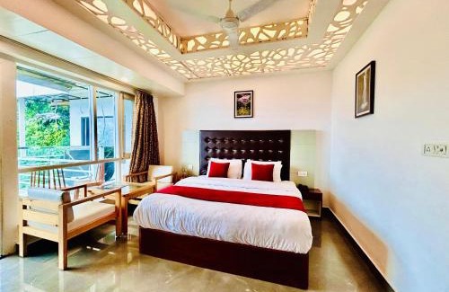 The Mall Road Hotel | Edge Dwapar A Luxury Property Near Mall Road
