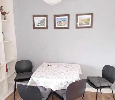 Christchurch Apartamento | Edge of Exmoor Garden Flat, dog friendly, sleeps 2 - 4