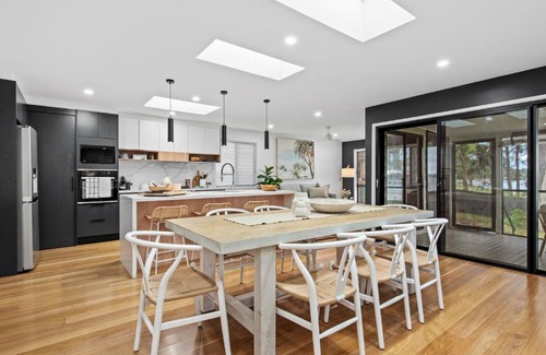 St. Georges Basin Casa | Edge Water - Belle Escapes Jervis Bay