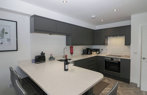 Grange-over-Sands Cabaña | Edgemere Hideaway