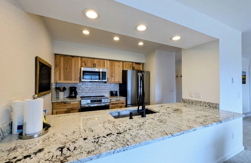 Lakeside Village Condominio | Edgewater 1451