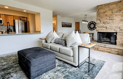 Lakeside Village Condominio | Edgewater 1451