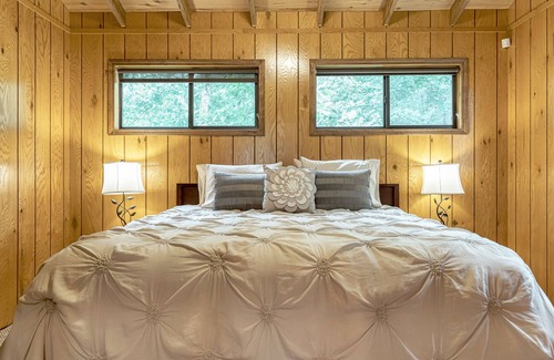 Innsbrook Chalet De Esquí | Edgewater Escape by Sarah Bernard, with Hot Tub