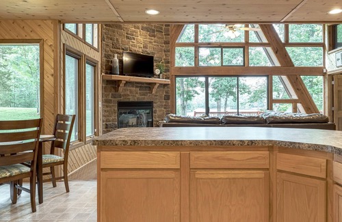 Innsbrook Chalet De Esquí | Edgewater Escape by Sarah Bernard, with Hot Tub
