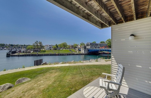 Charlevoix Condominio | Edgewater Inn 115 | Sunrise Over Lake Charlevoix | Pool, Hot Tub, Sauna