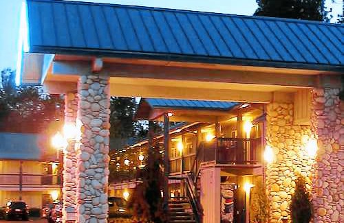 Shady Cove Hotel | Edgewater Inn Shady Cove