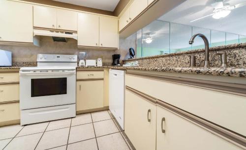 Panama City Beach Casa | Edgewater Villa #703