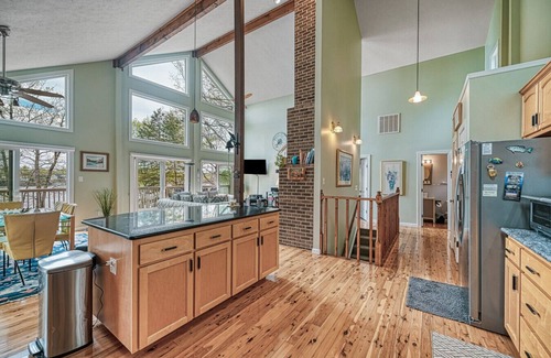 Mineral Casa | Edgewood Dream- Cozy Waterfront Home, Deep Water, Centrally Located