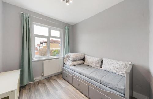 Brent Apartamento | Edgware Oasis: Modern Haven near Tube & Park