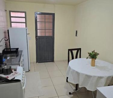 Maringa Apartamento | Edificio Hayannes - 1 Quarto - 1 Cozinha - 1 Banheiro - Garagem Coberta - Taxa Para Hospede Com Pets