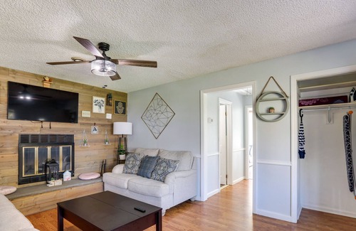 Edison Casa | Edison Vacation Home: 1 Mi to Train Station to NYC