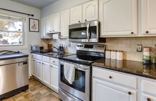 Edison Casa | Edison Vacation Home: 1 Mi to Train Station to NYC