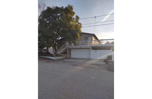 Lake Elsinore Casa | The local host is bilingual, English/Spanish